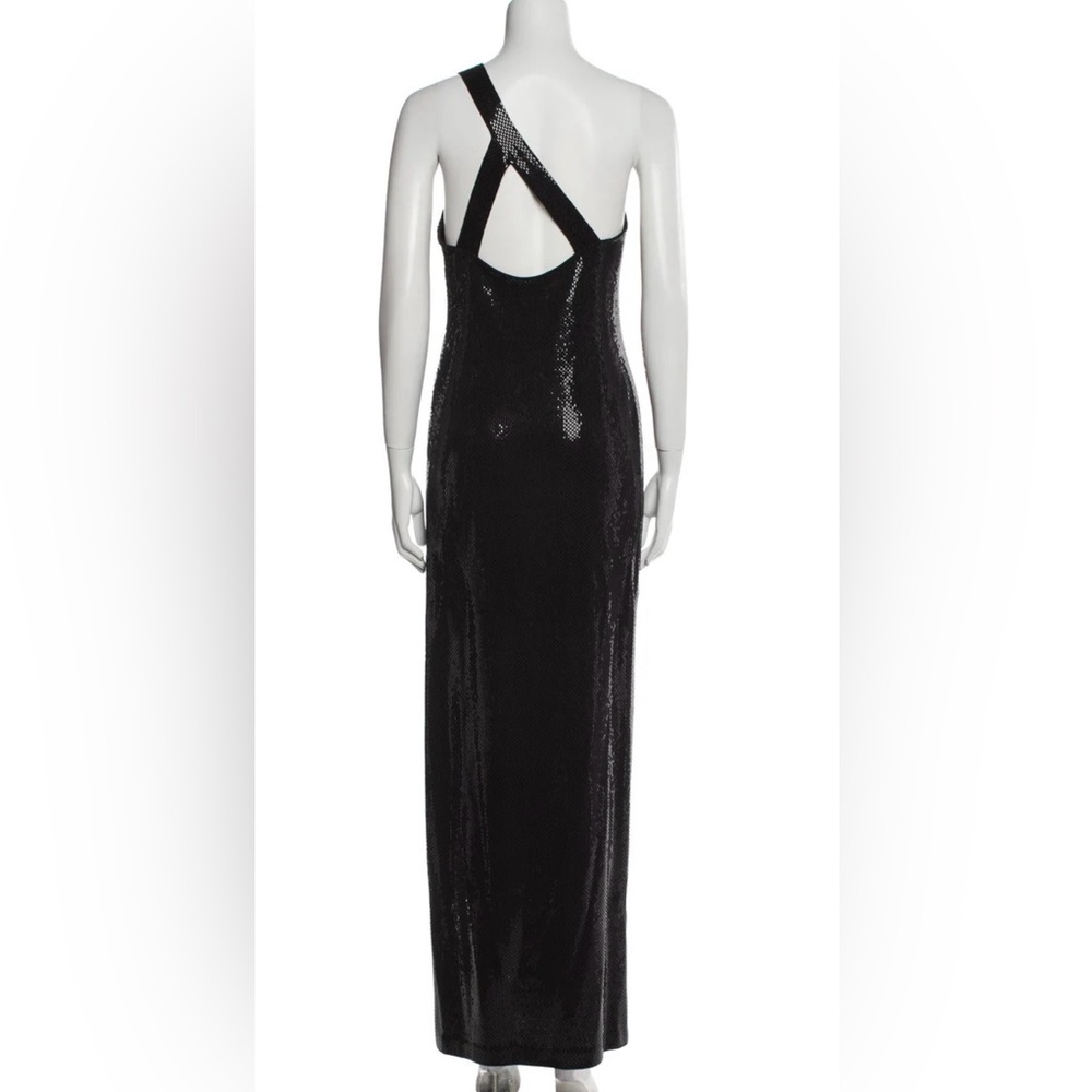 Description
St. John Evening Evening Gown
Black
Sleeveless with One-Shoulder - Picture 3 of 9